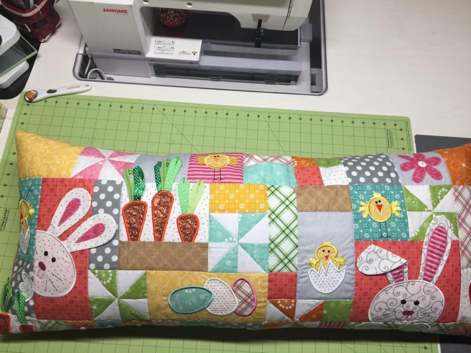 Hoppy Easter bench pillow kit
