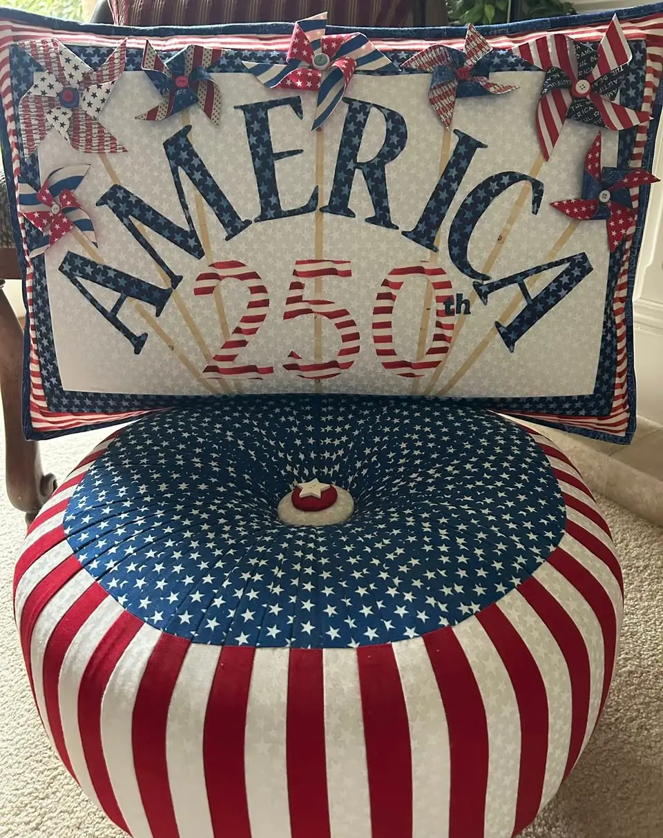 Patti D Americana Pillow Class at Be Sew Bizzy — image 2