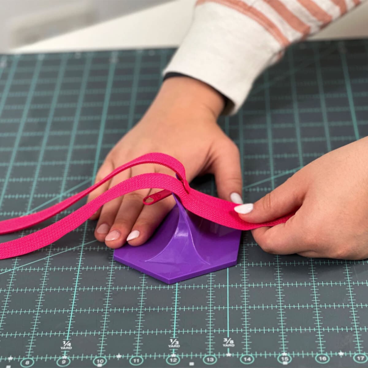 Gypsy Quilter Handy Zipper Jig — image 1
